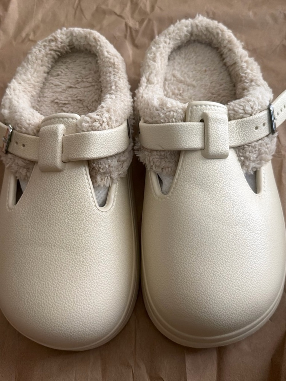 Cozy Cream Faux-Shearling Slip-On Women's Clogs